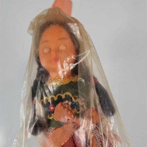 Germany Vintage 60s Dolls From Around the World - Picture 7 of 7